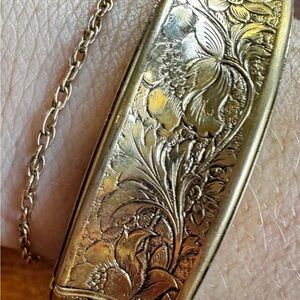 🚫SOLD🚫 Vintage Gold Tone Hinged Bangle Bracelet Floral Engraved Victorian Style